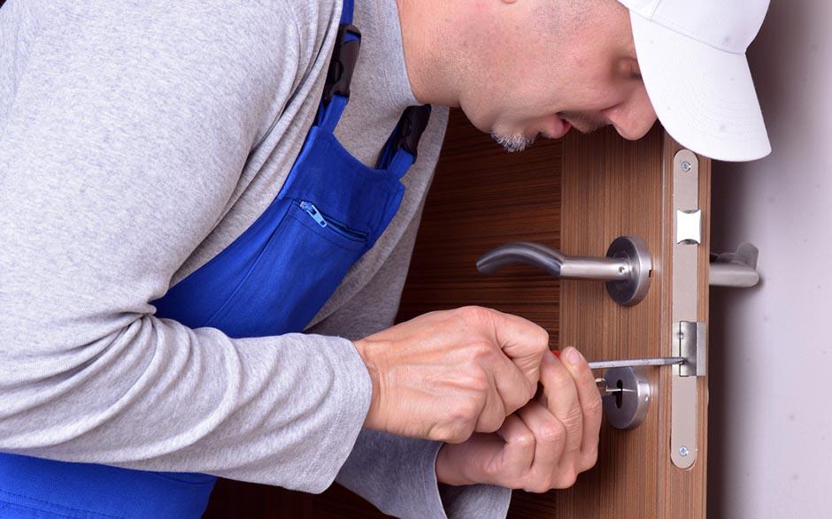 blinder une porte en bois Marseille 12